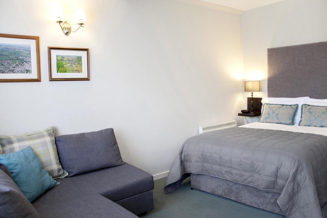 The Conigre Hotell Melksham Exteriör bild
